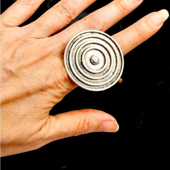 Large Round Silver Ring - NEW - Picture 2 of 5